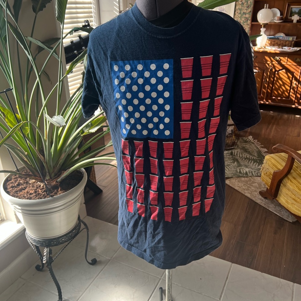 “Patriotic” beer pong T-shirt by walnut & 39th size M